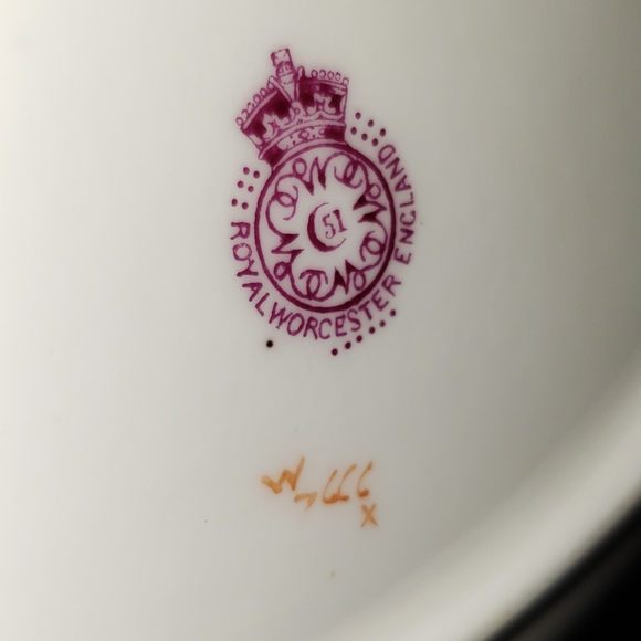 ROYAL WORCESTER GRAVY BOAT & SAUCER - Picture 8 of 8